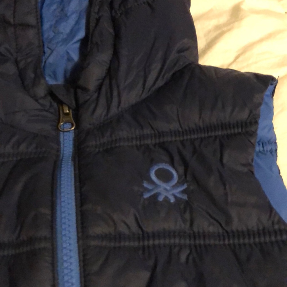 like new Benetton Luxe super cozy puffer vest Navy Sz 3-4y
